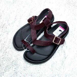 Alohas NWOT Siren Soft Burgundy Ponyhair Sandals Sz 38, 7-7.5 US